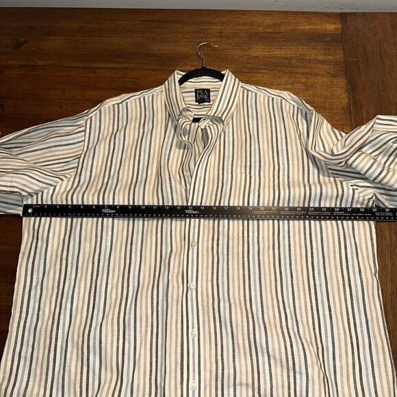 Jos A Bank Traveler's Collection 100% Linen Button Down Shirt - Picture 5 of 6